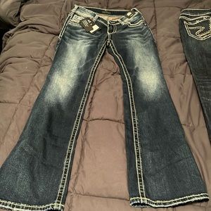 Silver jeans Co l mid rise bootcut and darker color in straight leg size 25/32